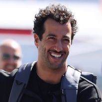 Ricciardo BOMBSHELL drops as F1 team announce 2025 driver lineup change - GPFans F1 Recap